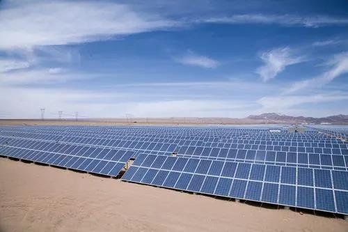 硅料“滚烫”,光伏“内耗”,谁在助推价格暴涨?