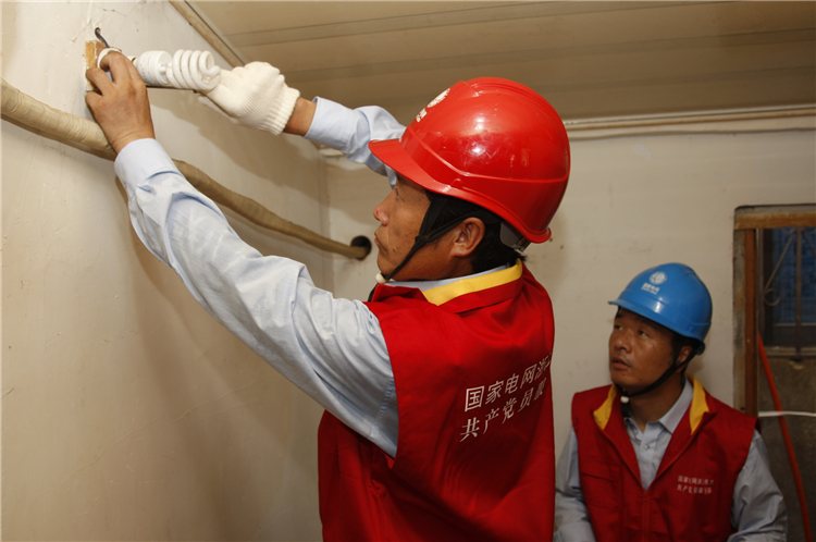 国网象山县供电公司红船服务进社区，把牢冬季安全用电关