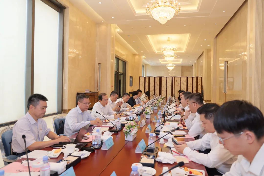 华为电力数字化军团CEO孙福友与国家电投总经理江毅会谈