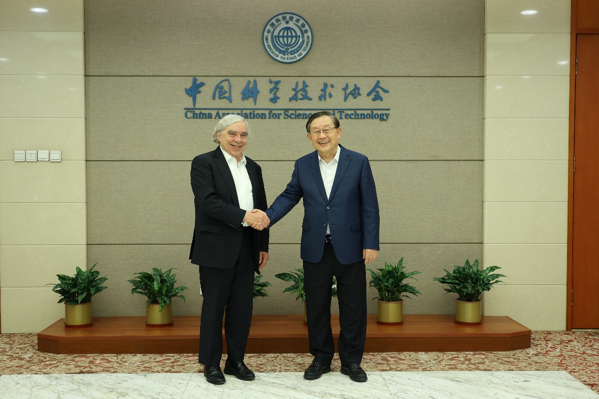 中国科协主席万钢会见美国前能源部长莫尼兹