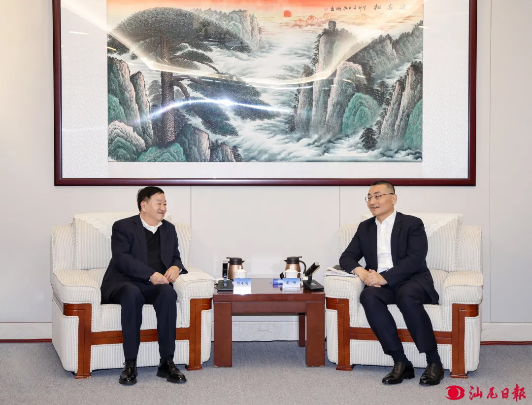 中广核集团党委书记、董事长杨长利与汕尾市委书记逯峰、市长郑海涛会谈